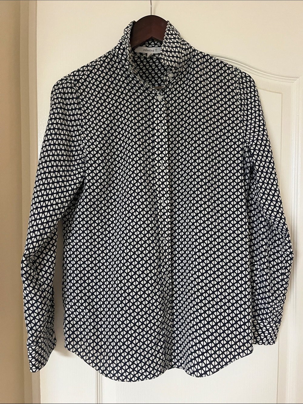 Relativity Women's Black & White Geometric Button-Up Blouse